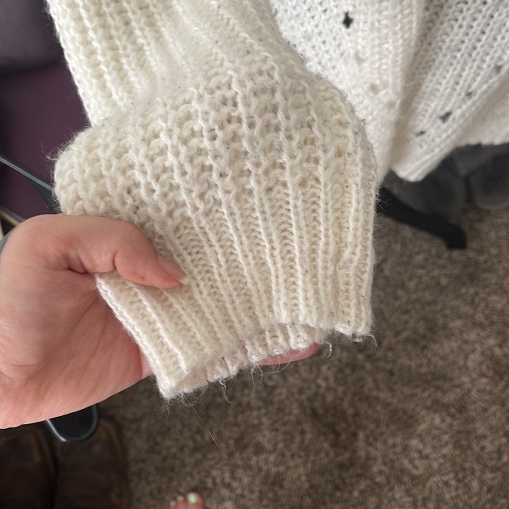 AEO Sweater - Picture 6 of 10